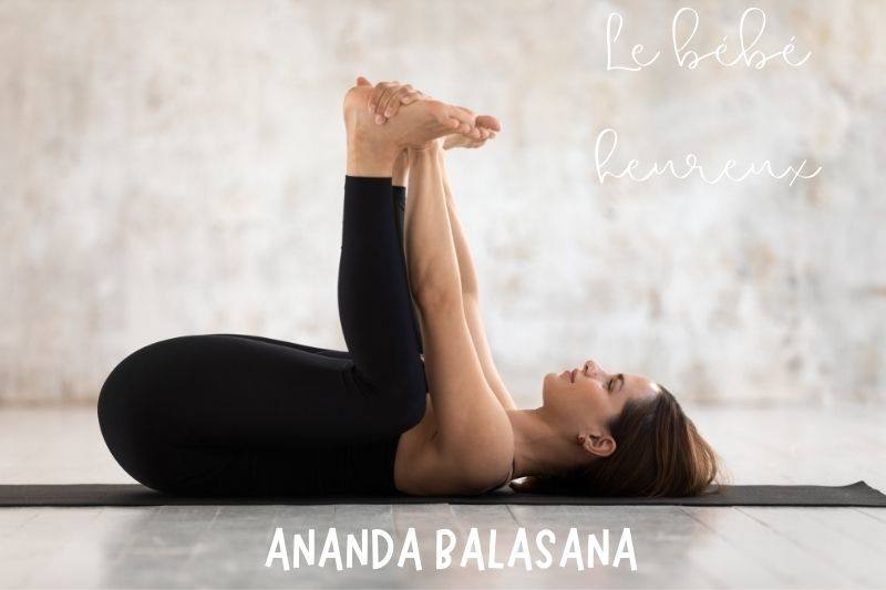 Ananda balasana posture du bebe heureux